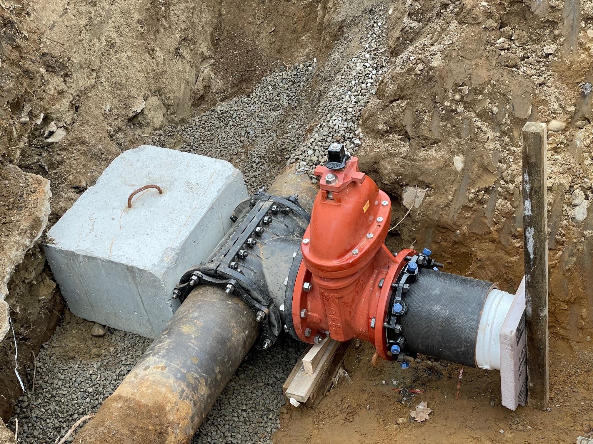 Tapping Sleeve and Gate Valve